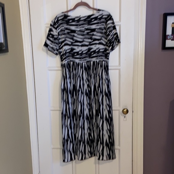 Stunning unique dress - Picture 2 of 5